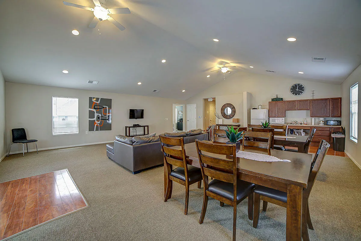 Arneman Place — Photo 1