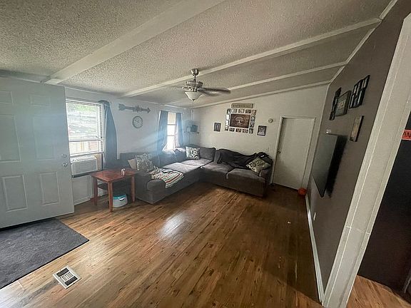 3rd image of 50573 Montana Ave