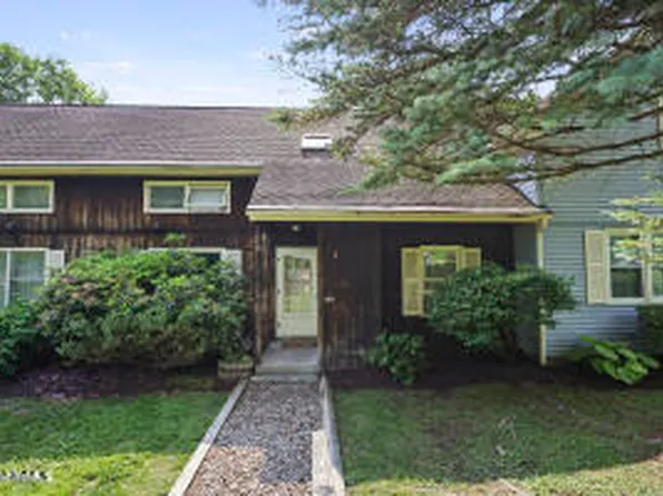 1052 Beaver Pond Rd, Lanesborough, MA 01237