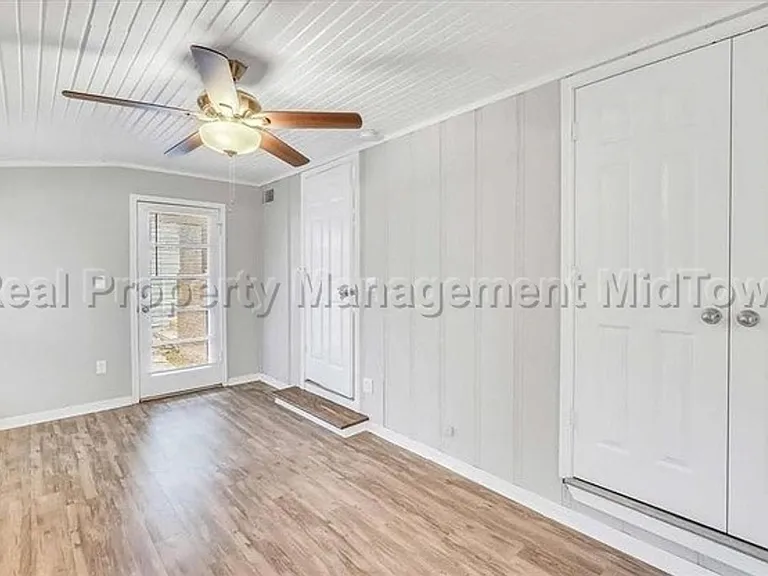 6400 Greenway Rd — Photo 8