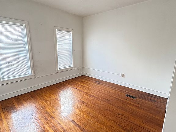 4th image of 30 N Franklin St