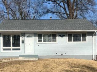 413 Caithness Rd, Saint Louis, MO 63137