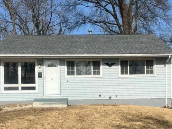 413 Caithness Rd, Saint Louis, MO 63137