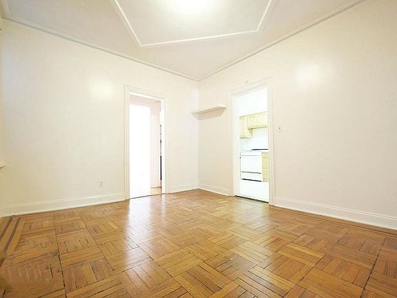 2nd image of 912 Pacific St APT 1
