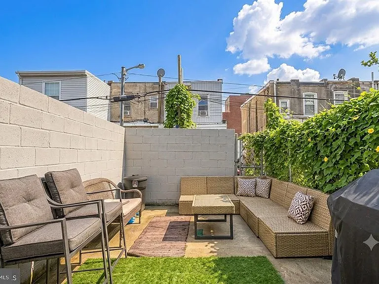 1814 E Albert St — Photo 22