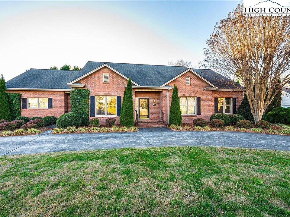 1st image of 917 NE Barrington Drive