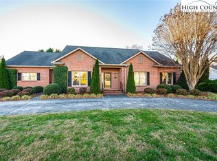 917 Barrington Dr NE, Lenoir, NC 28645