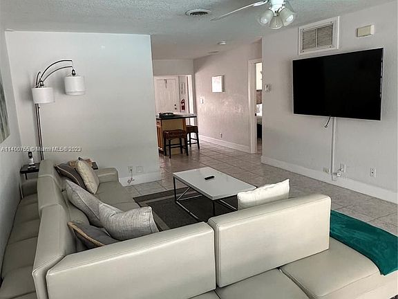 4th image of 1518 NE 51st St