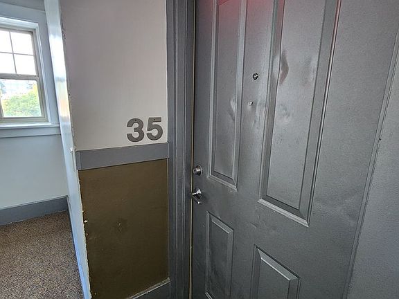 3rd image of 325 Alexander St #35