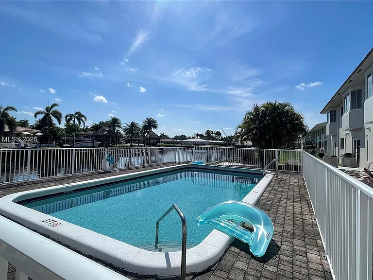 840 Pine Dr #103 — Photo 16