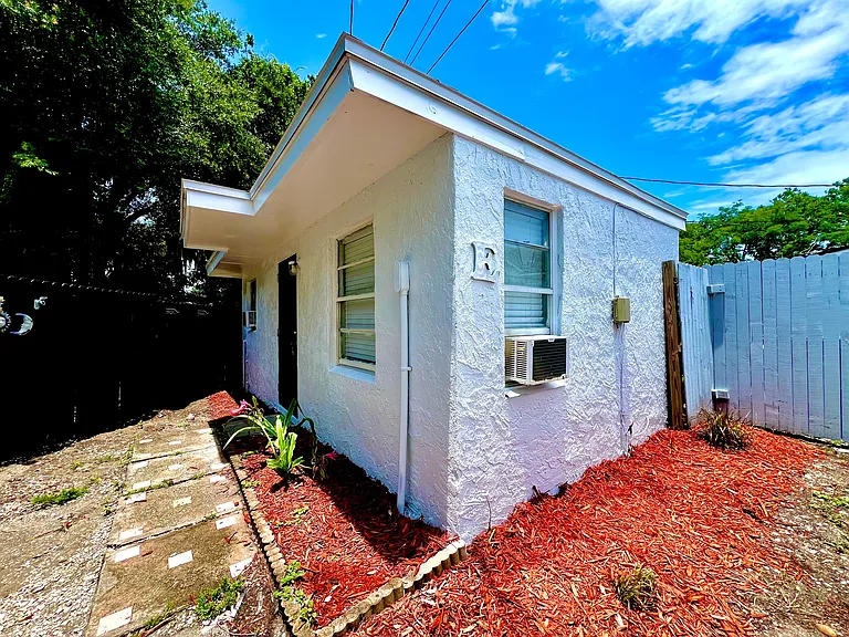 426 Dummitt Ave #E — Photo 1