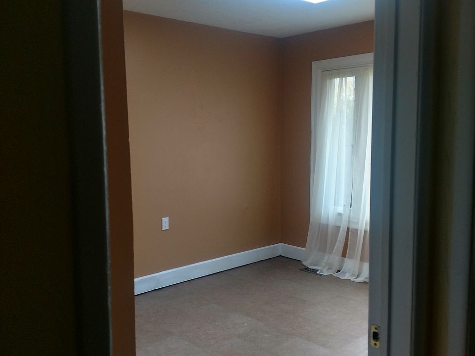 1st image of 405 Sussex Dr