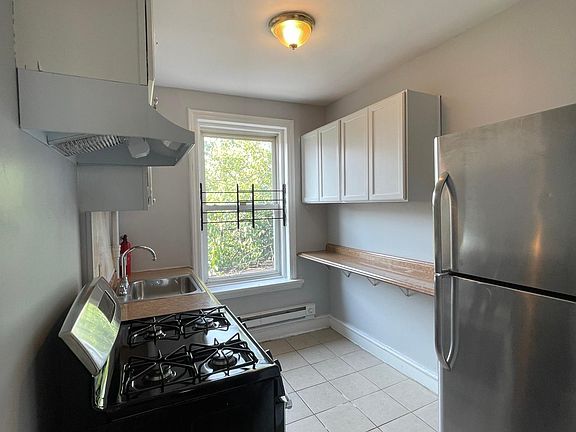 5th image of 587 Mlk Blvd APT 3