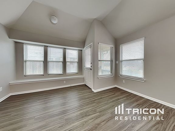 5th image of 418 Silo St