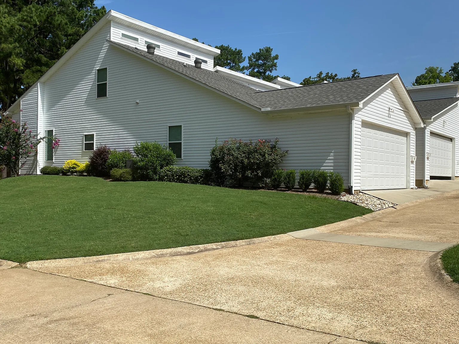 2 bed, $1,600 — Photo 3