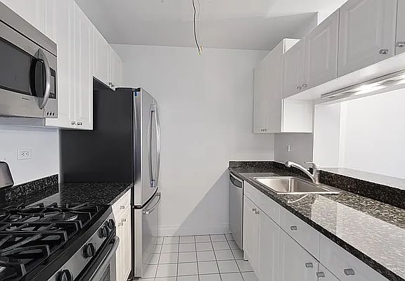 5th image of 350 E 82nd St APT 4J