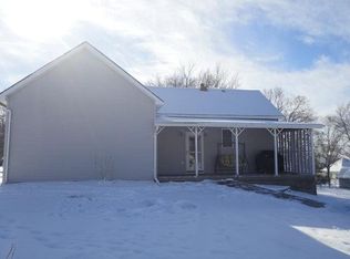 687 N 5th St, Tecumseh, NE 68450