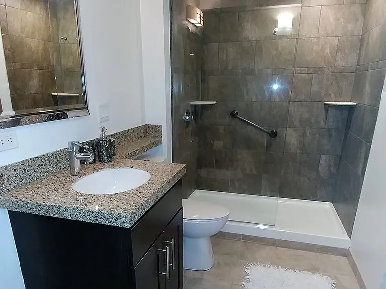 Center Square Apartments — Photo 29