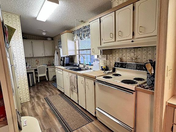 3rd image of 1385 Saint Lawrence Dr #K-03