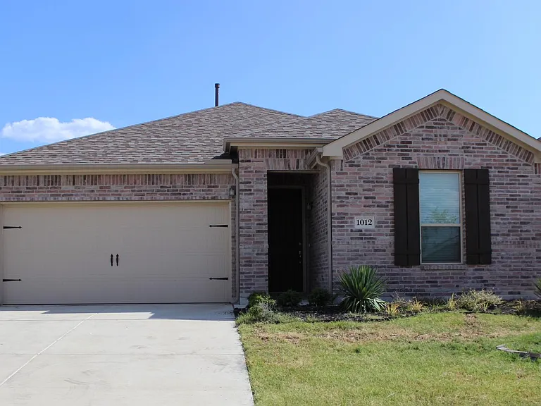1012 West Dr — Photo 2