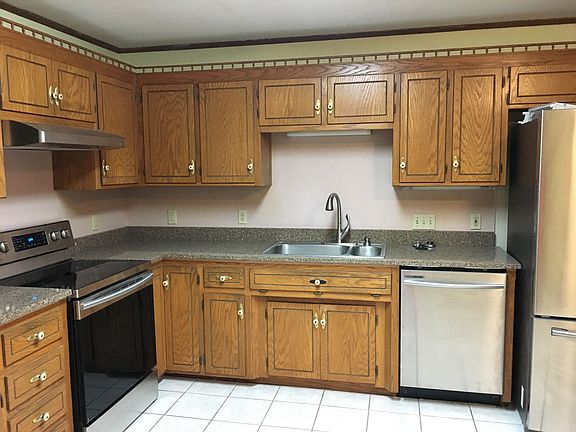2nd image of 210 Carl Dr APT F1