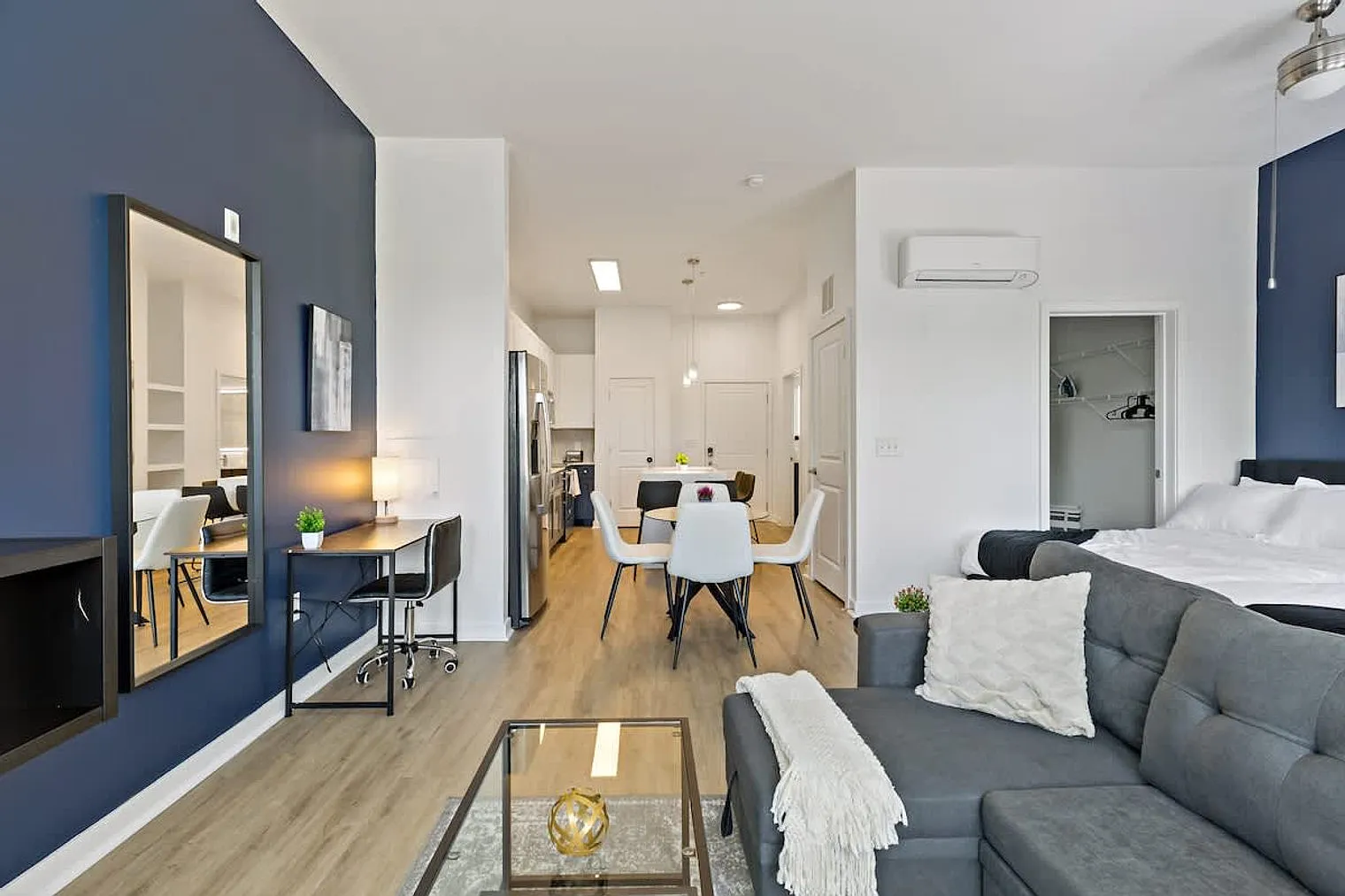Studio, 1.0 bath, 581 sqft, $4,100 — Photo 4
