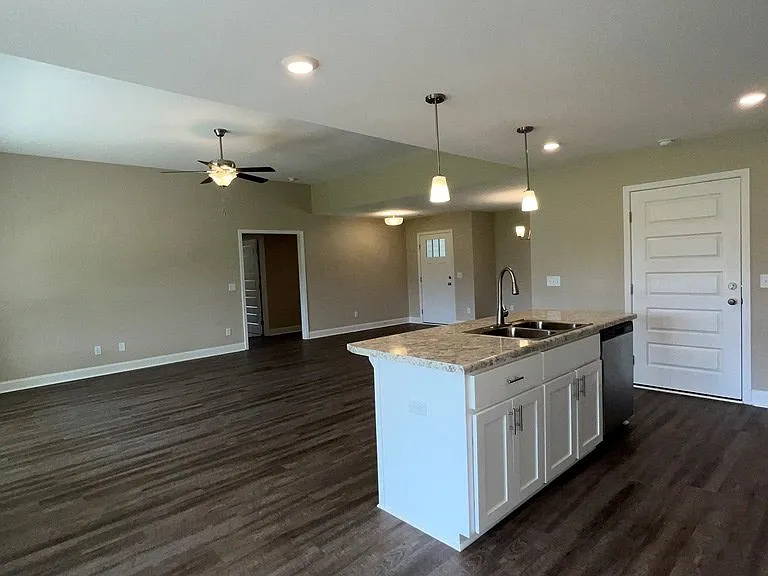 330 Tallulah Bnd — Photo 17