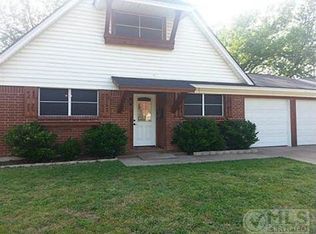 208 SE Gardens Blvd, Burleson, TX 76028