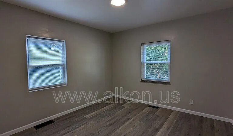 998 Clifton Rd — Photo 23