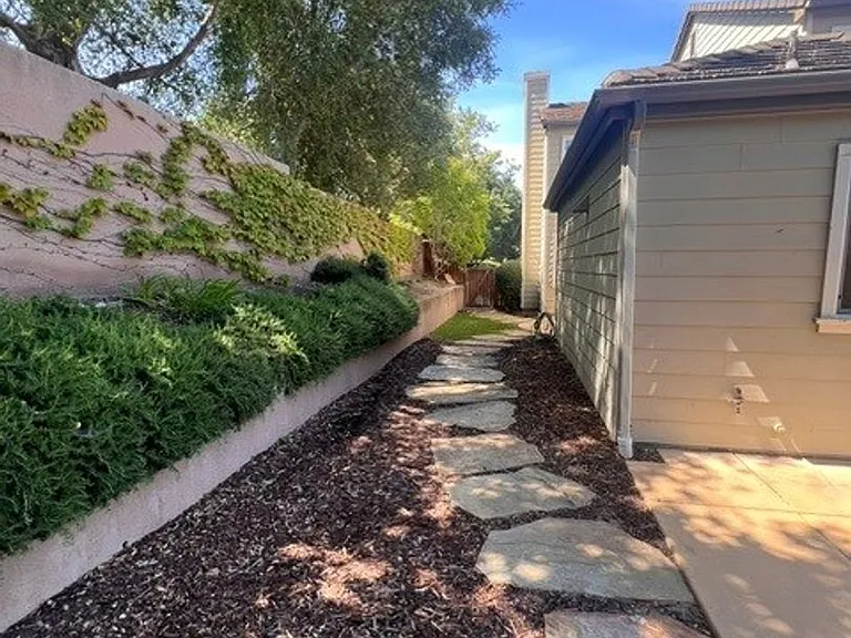 477 Hawk Canyon Ct — Photo 31
