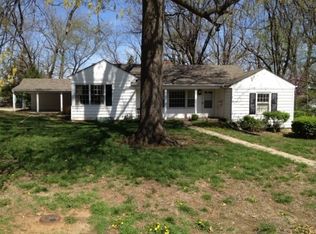 2435 SW Granthurst Ave, Topeka, KS 66611