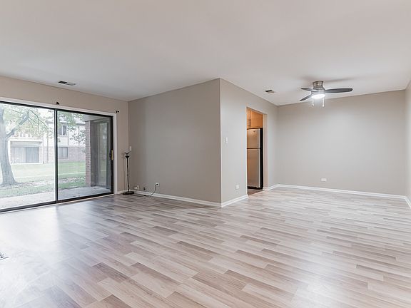 4th image of 905 Surrey Dr APT 1A
