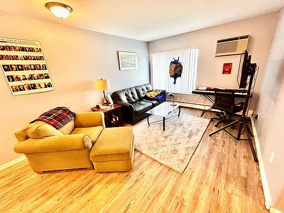2nd image of 521 Walnut St APT 9