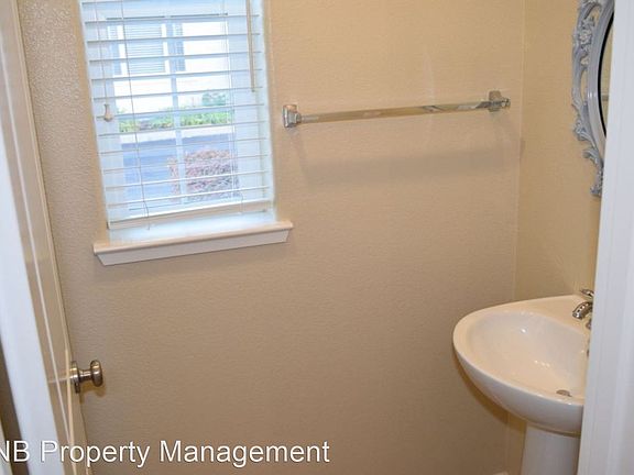 4th image of 148 Talmont Cir