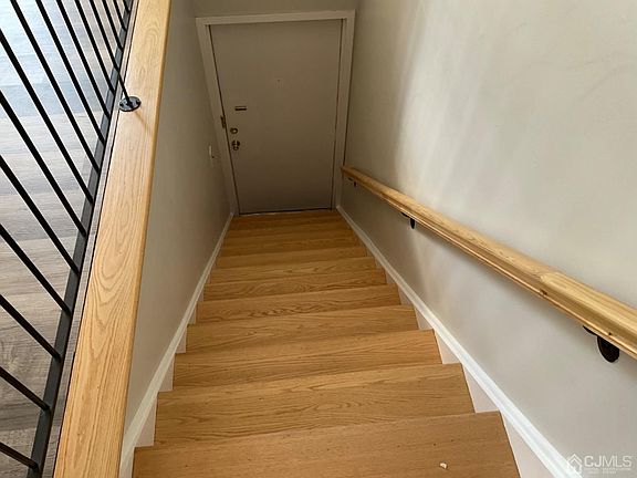 3rd image of 1320 N Oaks Blvd