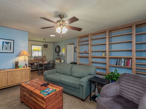 5th image of 427 Kitchens Branch Rd