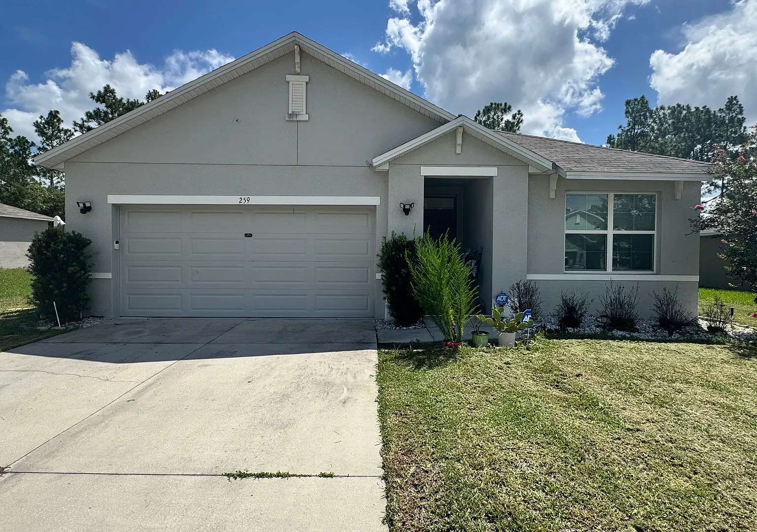 Available for Rent Cozy 3-Bedroom, 2-Bathroom Home in Lake Diamond, Ocala, FL — Photo 1