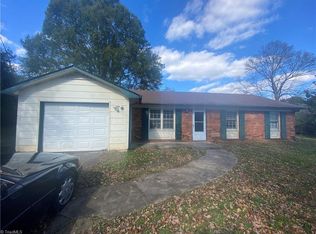 2372 Spicewood Dr, Winston Salem, NC 27106