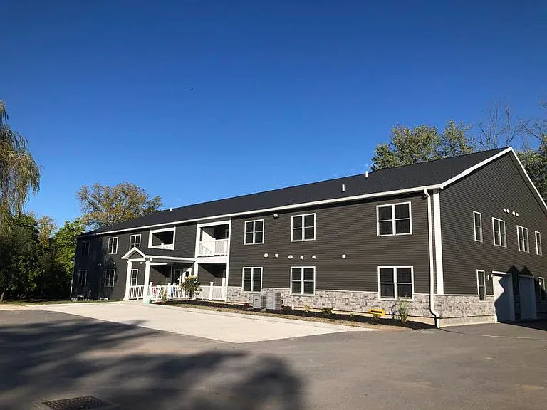 Beautiful new building with 2-3 bedrooms and 2baths