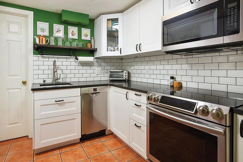 2 bed, 935 sqft, $3,295 — Photo 1