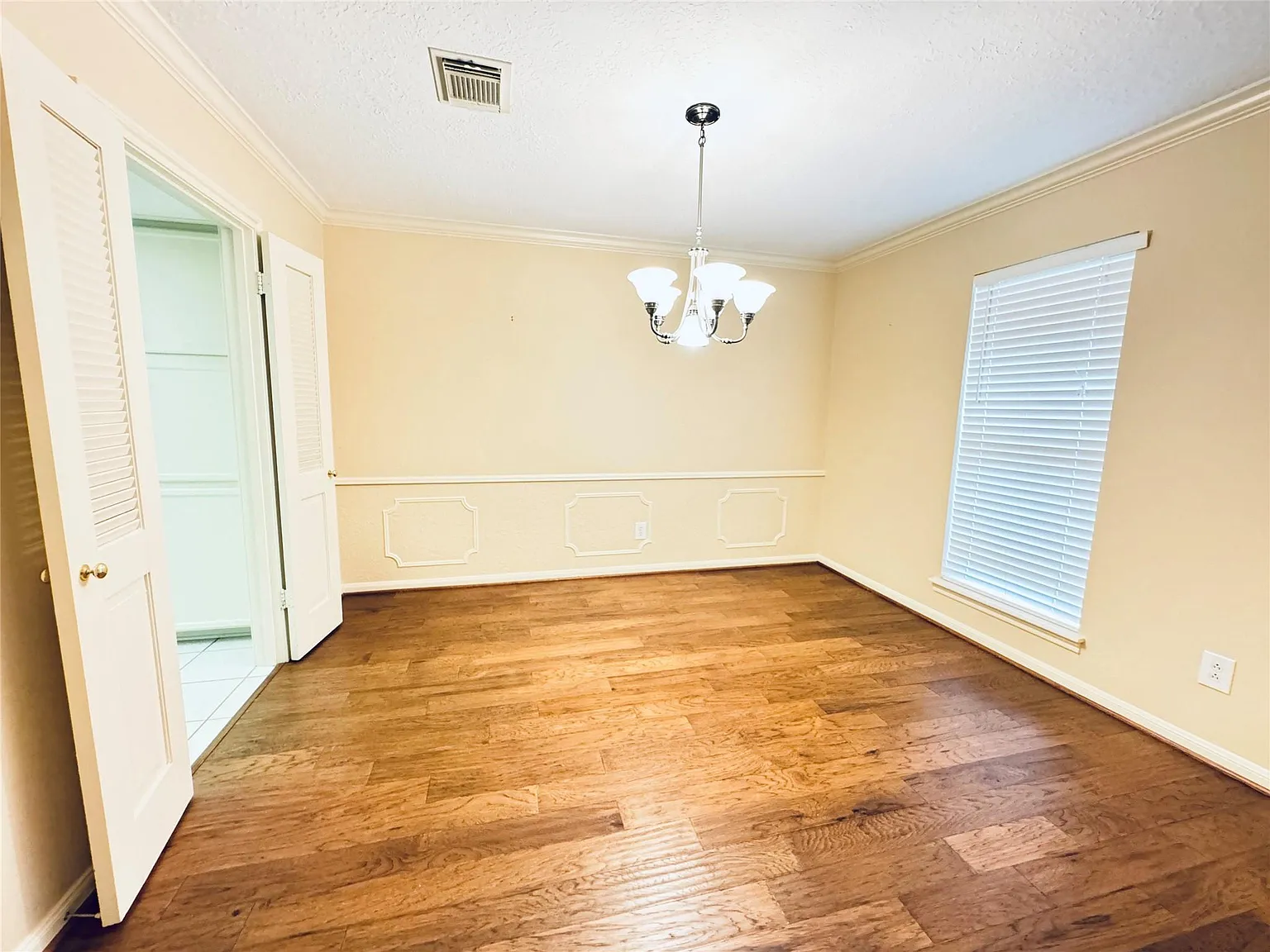 4 bed, 2.5 bath, 2222 sqft, $3,650 — Photo 4