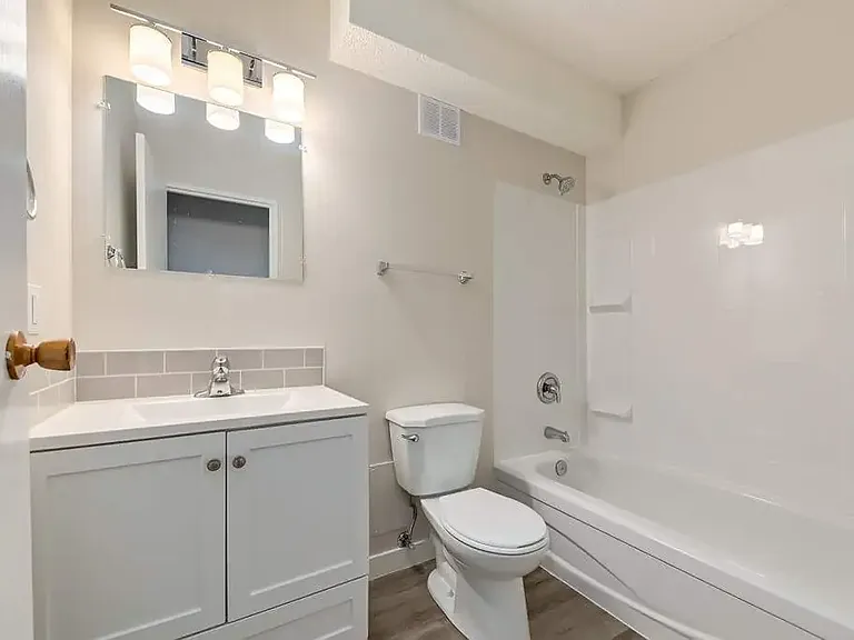 2327 Crestwood Dr SE — Photo 15