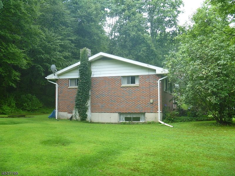 2nd image of 30 Hemlock Rd