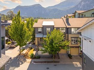 38364 Eaglewind Blvd, Squamish, BC V8B 0R8
