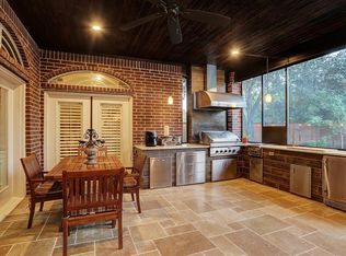 5 Champions Bend Cir, Houston, TX 77069