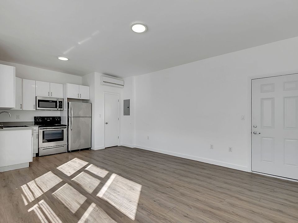 1st image of 402 NW 12th Ave APT 212