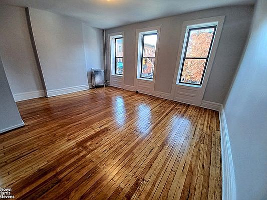 1st image of 135 Windsor Pl #1