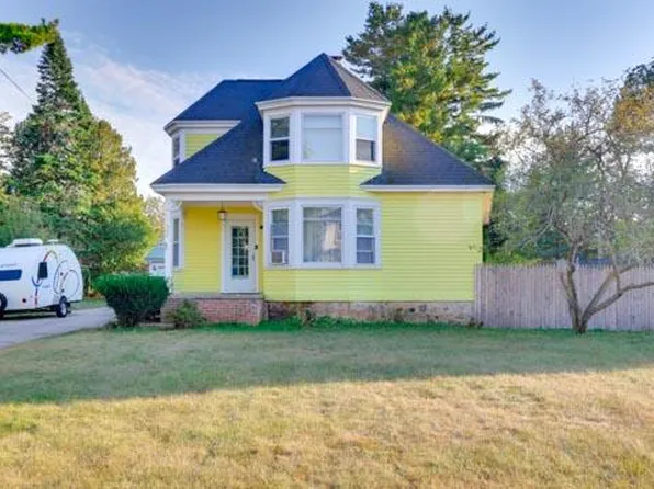 908 Fremont St, Algoma, WI 54201