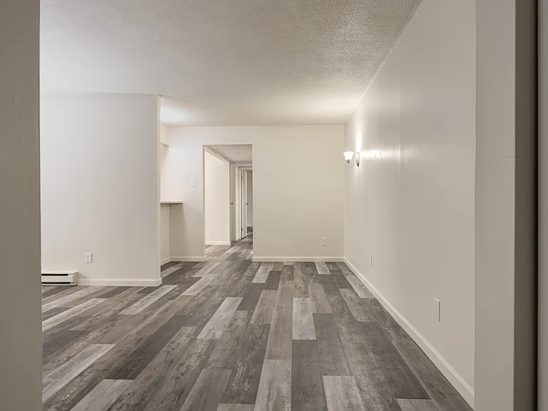 Oakbrook Manor Apartments — Photo 16
