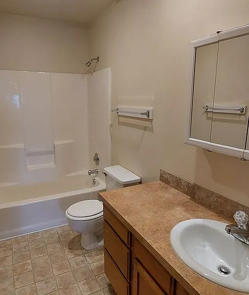 2114 and 2116 Woburn Street — Photo 21